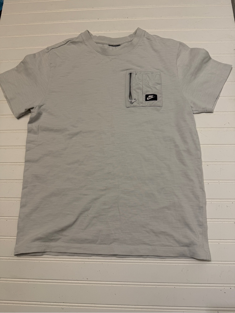 Nike Men's Sportswear Utility Pocket T-Shirt Heather Wolf Grey Size Small S